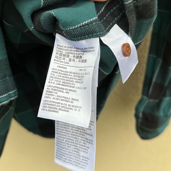 Levi’s 🔥 NFL Philadelphia Eagles Football Flannel Plaid Button Down Shirt Sz S - Picture 6 of 8